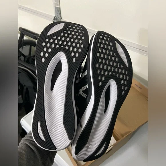 Asics Magic Speed 3. New in box - Picture 2 of 5